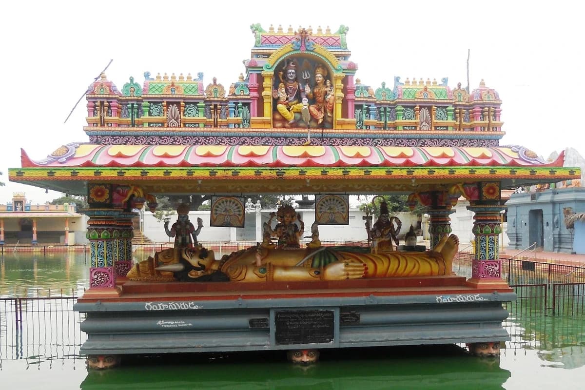 Scenic view of Sri Pada Gaya Kukkuteswara Temple gopuram