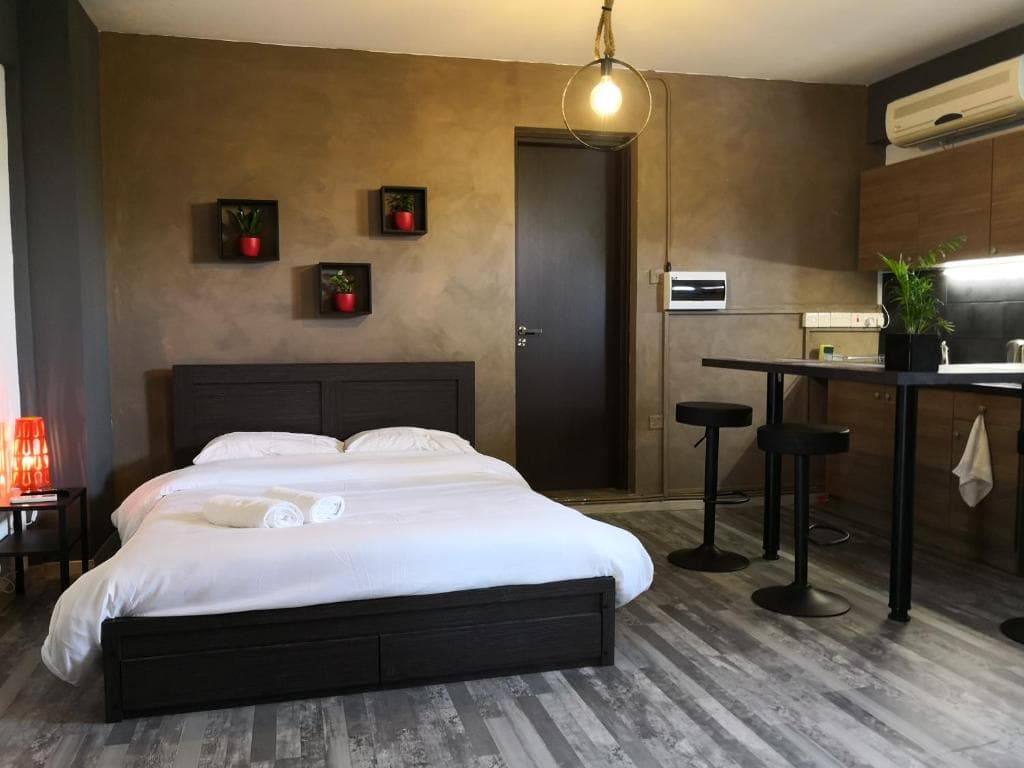 Hotels in Pithapuram – Pilgrim accommodation near Padagaya Temple and Kukkuteswara Swamy Temple